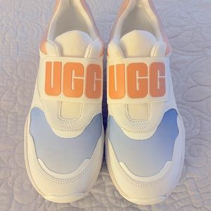 NIB - UGG LA FLEX sneaker - Size 6z. NEW IN BOX